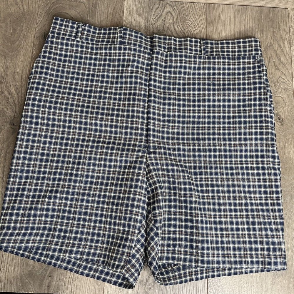Higgins Slacks Shorts Mens Size 40 Golf Shorts Tan Navy White Plaid Pockets - Picture 2 of 8